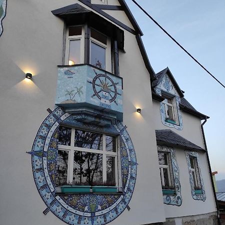 Vila v mozaikovém španělském stylu v Děčíně Exterior foto