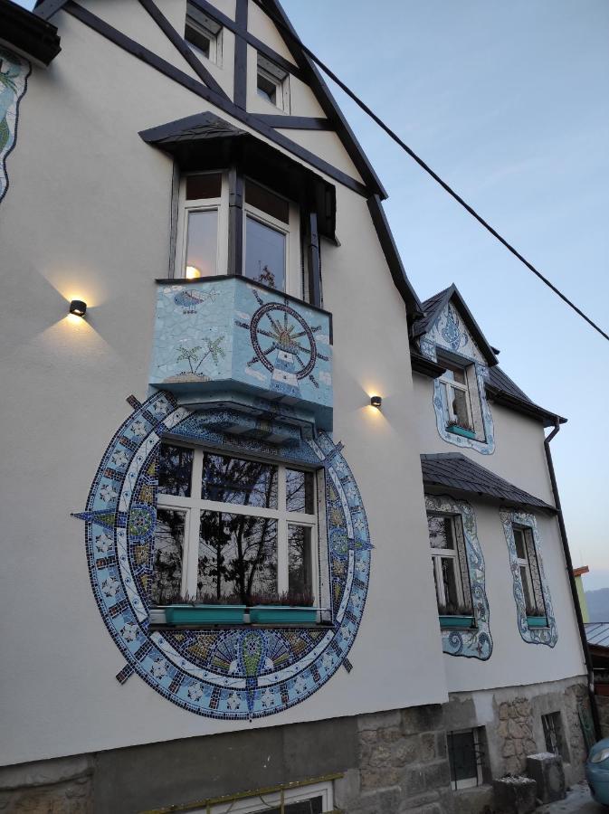Vila v mozaikovém španělském stylu v Děčíně Exterior foto
