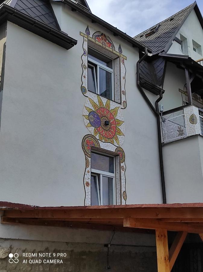 Vila v mozaikovém španělském stylu v Děčíně Exterior foto