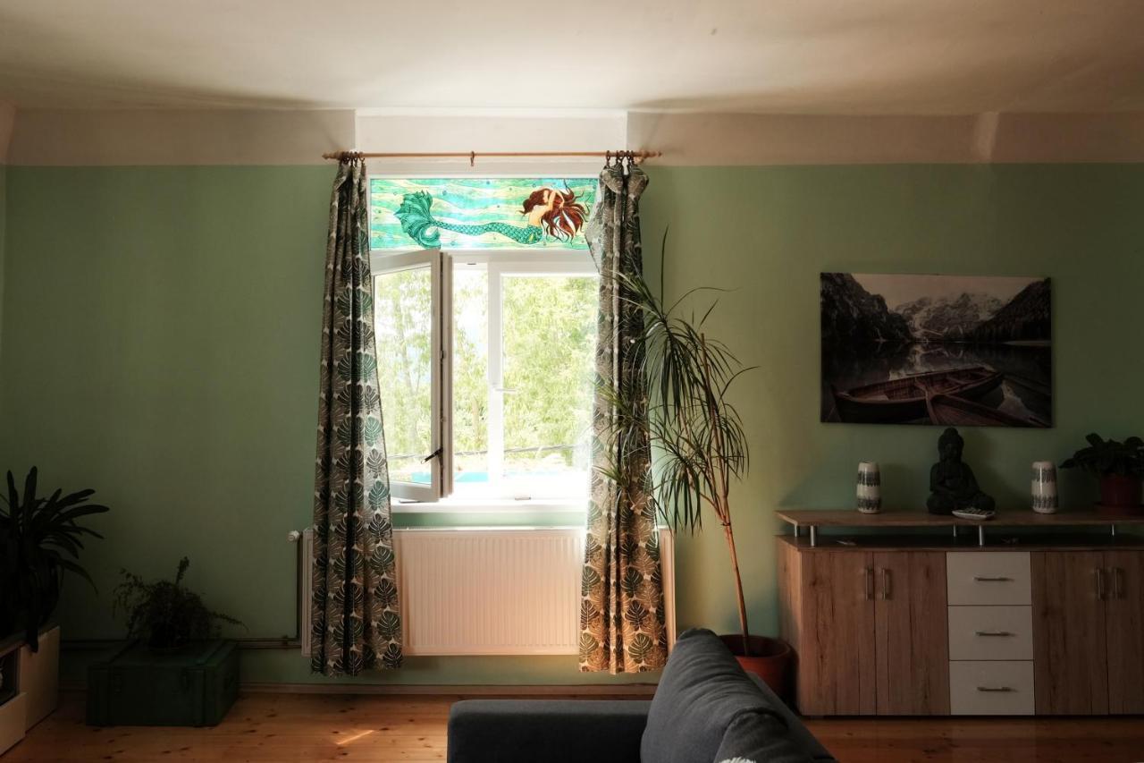 Vila v mozaikovém španělském stylu v Děčíně Exterior foto